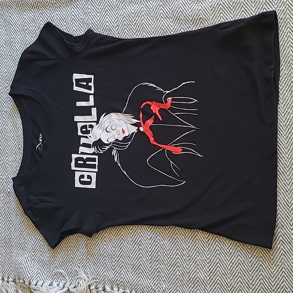 Cruella Tee